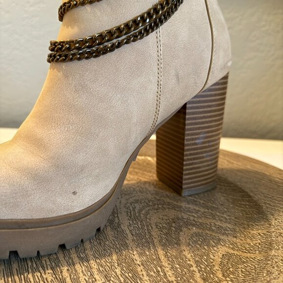 Report Tan Heeled Booties with Chain Detail, Size 6 - Picture 8 of 11